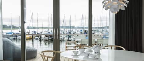 House, 2 Bedrooms, Terrace, Harbor View | In-room dining