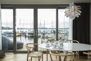 House, 2 Bedrooms, Terrace, Harbour View | In-room dining - im-jaich Naturoase Rügen (Gustow)
