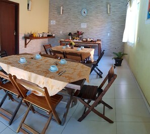 Daily buffet breakfast (BRL 12 per person)