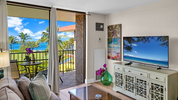 Living area - Penthouse Oceanview Vistas (Kihei, Maui)