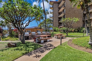 Outdoor dining - Penthouse Oceanview Vistas (Kihei, Maui)