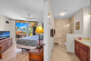1 bedroom, iron/ironing board, WiFi (free), bed sheets - Penthouse Oceanview Vistas (Kihei, Maui)