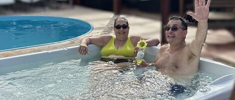 21–tuumainen äly-TV, jossa kaapelikanavat