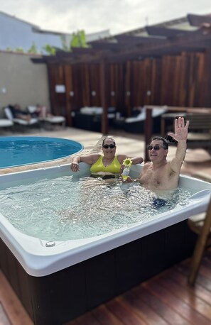 21 吋智能電視連有線電視頻道、電視、Netflix