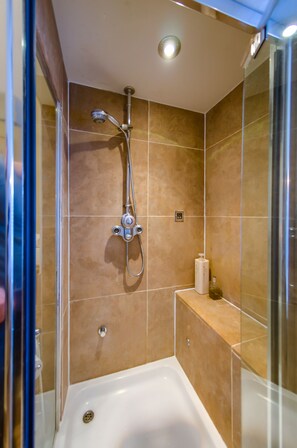 Badewanne, Haartrockner, Bidet, Handtücher
