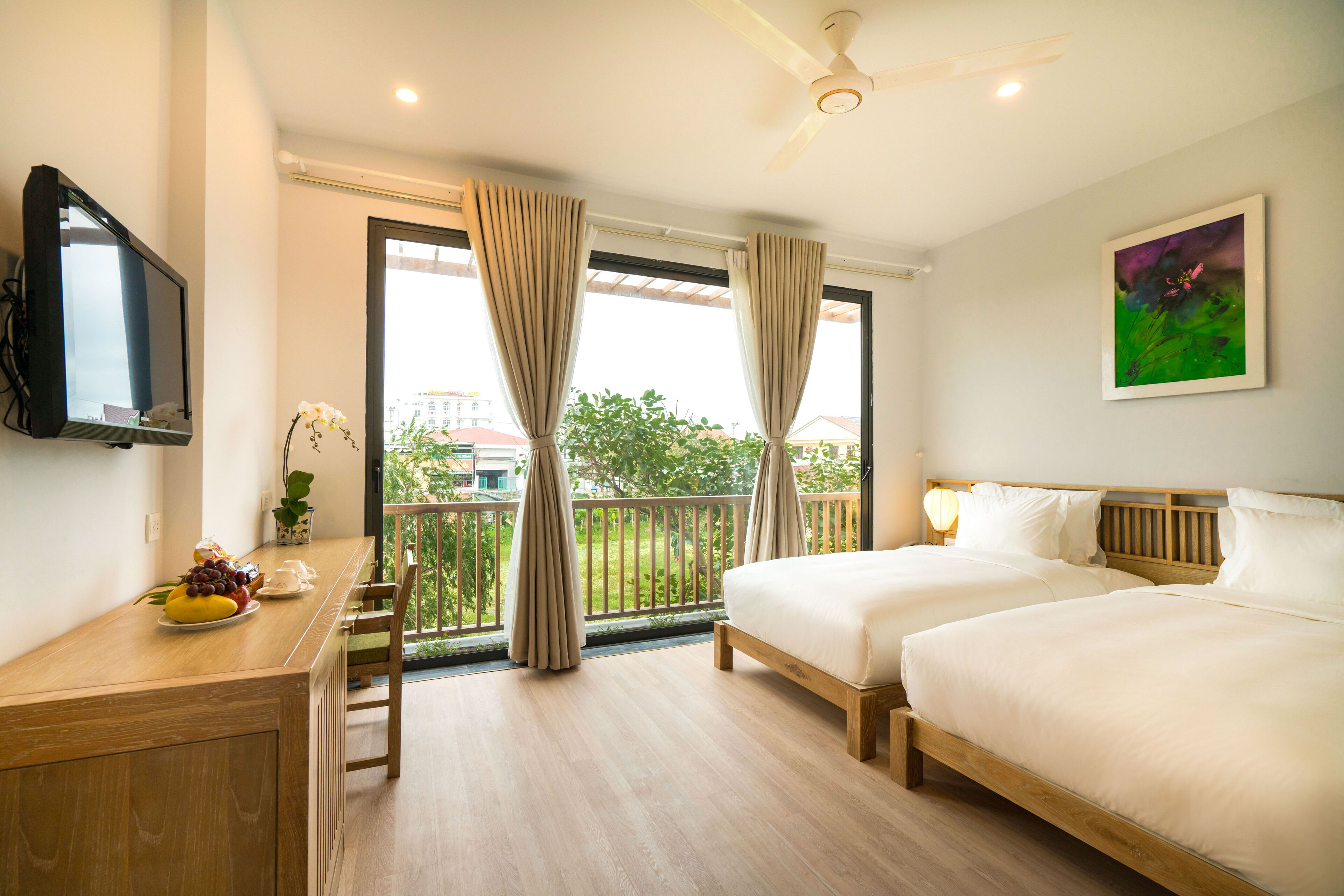 superior double or twin room, balcony | minibar, in-room safe, desk, soundproofing