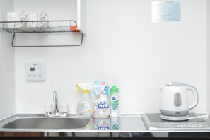 Fridge, microwave, stovetop, electric kettle - The Wonder At Stay-Tengachaya- (Osaka)