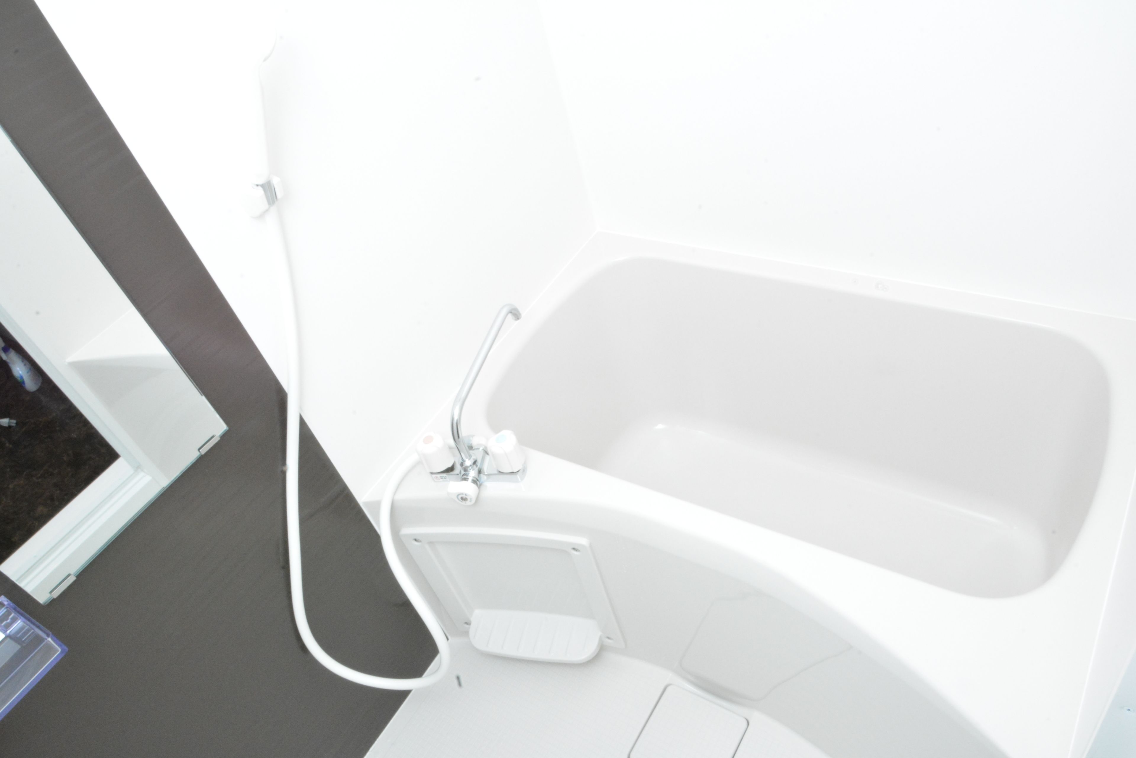 Separate bathtub and shower, free toiletries, hair dryer, slippers