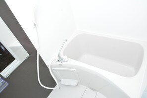 Separate bathtub and shower, free toiletries, hair dryer, slippers - The Wonder At Stay-Tengachaya- (Osaka)