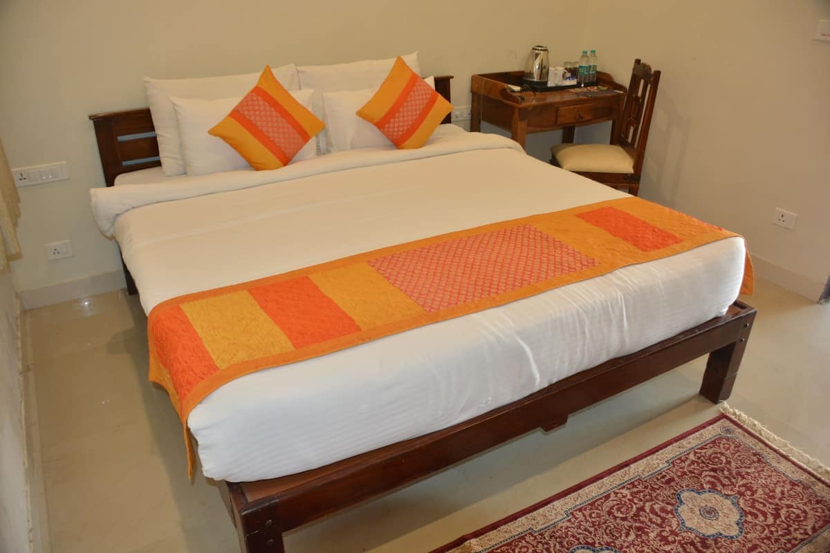 Deluxe Room | Minibar, desk, blackout drapes, iron/ironing board (on request)
