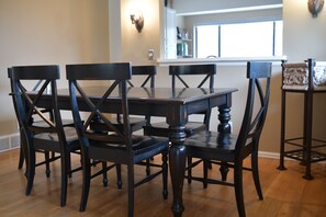 Dining - Boulder 4 bed 2 bath Wonderland Lake Trail System (Boulder)