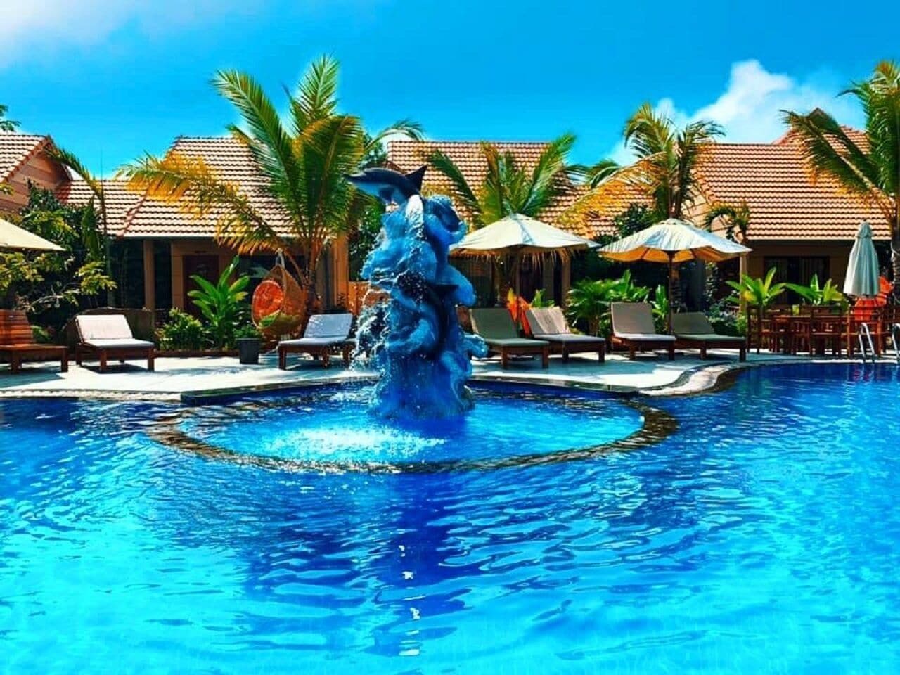 outdoor pool, open 6:30 am to 10 pm, pool umbrellas, pool loungers