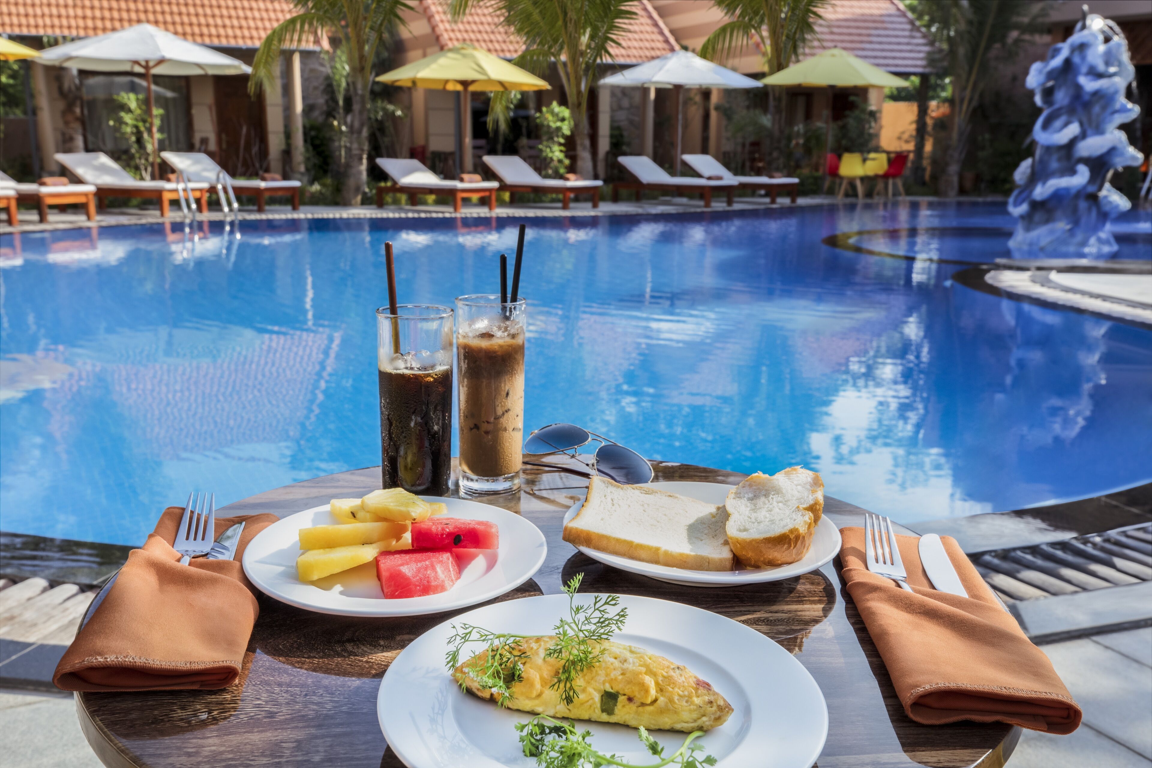 daily full breakfast (vnd 100000 per person)