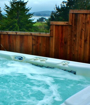 Outdoor spa tub - BAY CANYON VIEW-CHARMING SINGLE LEVEL HOME- FENCED YARD + SPA-NEAR EVERYTHING!   (Bodega Bay)