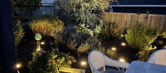 BAY CANYON VIEW-CHARMING SINGLE LEVEL HOME- FENCED YARD + SPA-NEAR EVERYTHING!  