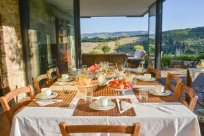 Breakfast area