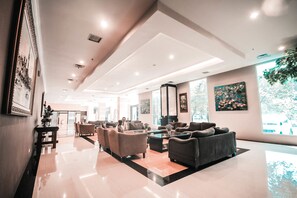 Lobby sitting area - Hotel Olive (Tangerang)