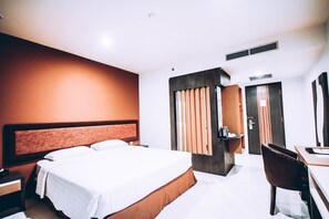Standard Double Room | Desk, iron/ironing board, free WiFi - Hotel Olive (Tangerang)