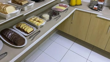 Free daily buffet breakfast