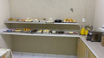 TĂ€gliches inbegriffenes FrĂŒhstĂŒcksbuffet