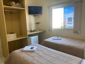 Zweibettzimmer | Minibar, Bügeleisen/Bügelbrett, kostenloses WLAN