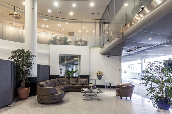 Lobby sitting area - Point West Apartments (London)