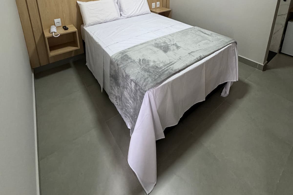 1 bedroom, desk, laptop workspace, free WiFi