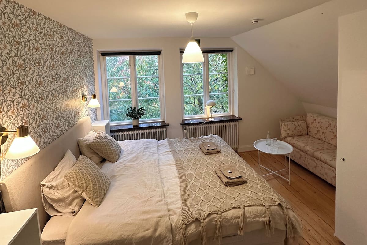 Standard Double Room - 1 King Bed (Room 3) | Individually decorated, individually furnished, iron/ironing board