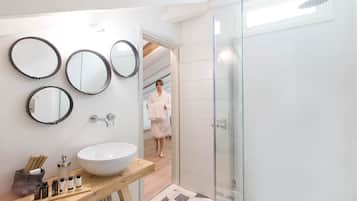 Queen Room, Sea View (2nd Floor) | Bathroom | Shower, free toiletries, hair dryer, slippers