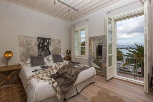 Queen Room, Sea View (2nd Floor) | In-room safe, WiFi (free), individually decorated, bed sheets