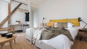 Room, Castle view (2nd Floor) | In-room safe, individually decorated, free WiFi, bed sheets