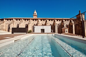 Seasonal outdoor pool, open 10:00 AM to 10:00 PM, pool loungers