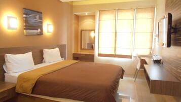 Standard Double Room | Desk, WiFi (free), bed sheets