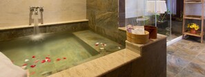 Deluxe Cabin, Garden View | Bathroom - Yueya Villa (Puli)