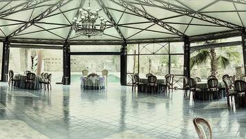 Petit déjeuner buffet compris tous les jours