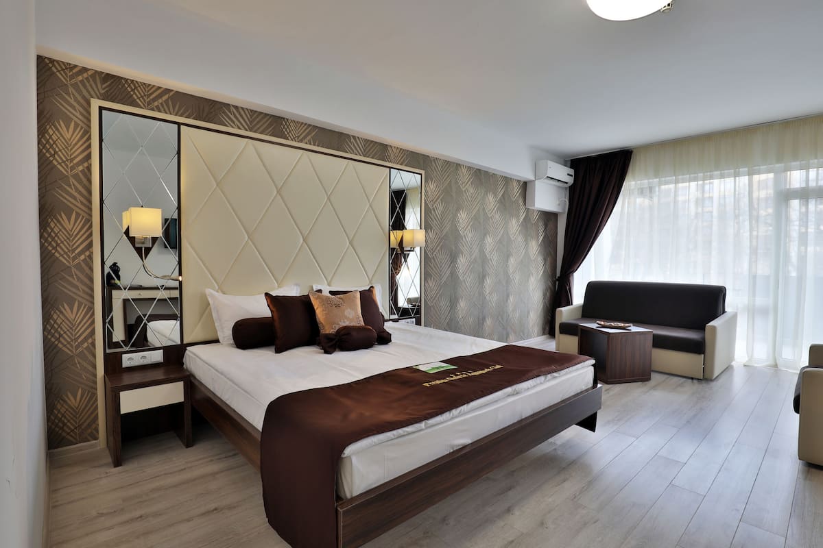 Deluxe Family Room | 2 bedrooms, in-room safe, desk, blackout curtains