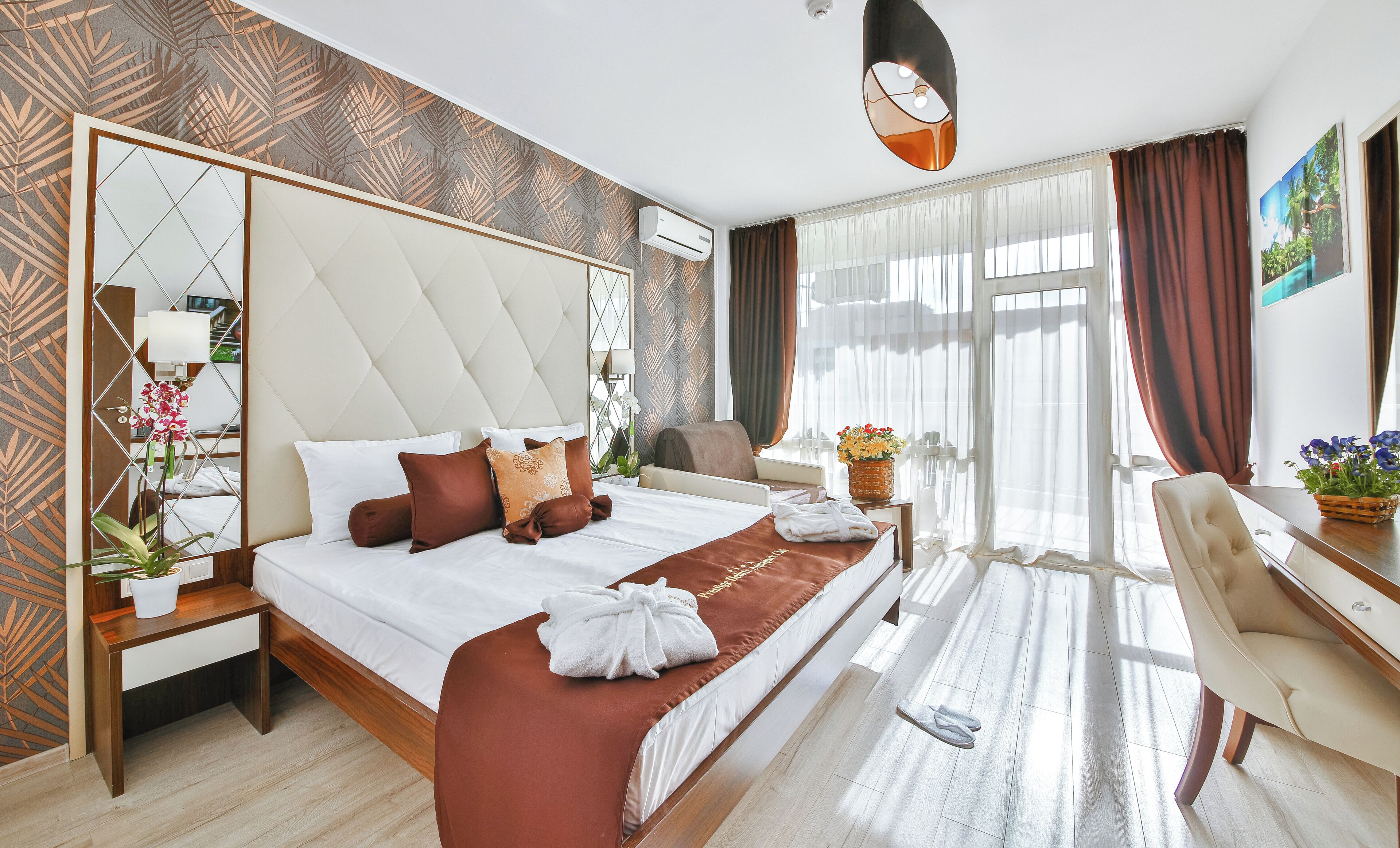 ファミリー アパートメント 2 ベッドルーム バルコニー | セーフティボックス (室内)、デ スク、遮光カーテン、アイロン / アイロン台