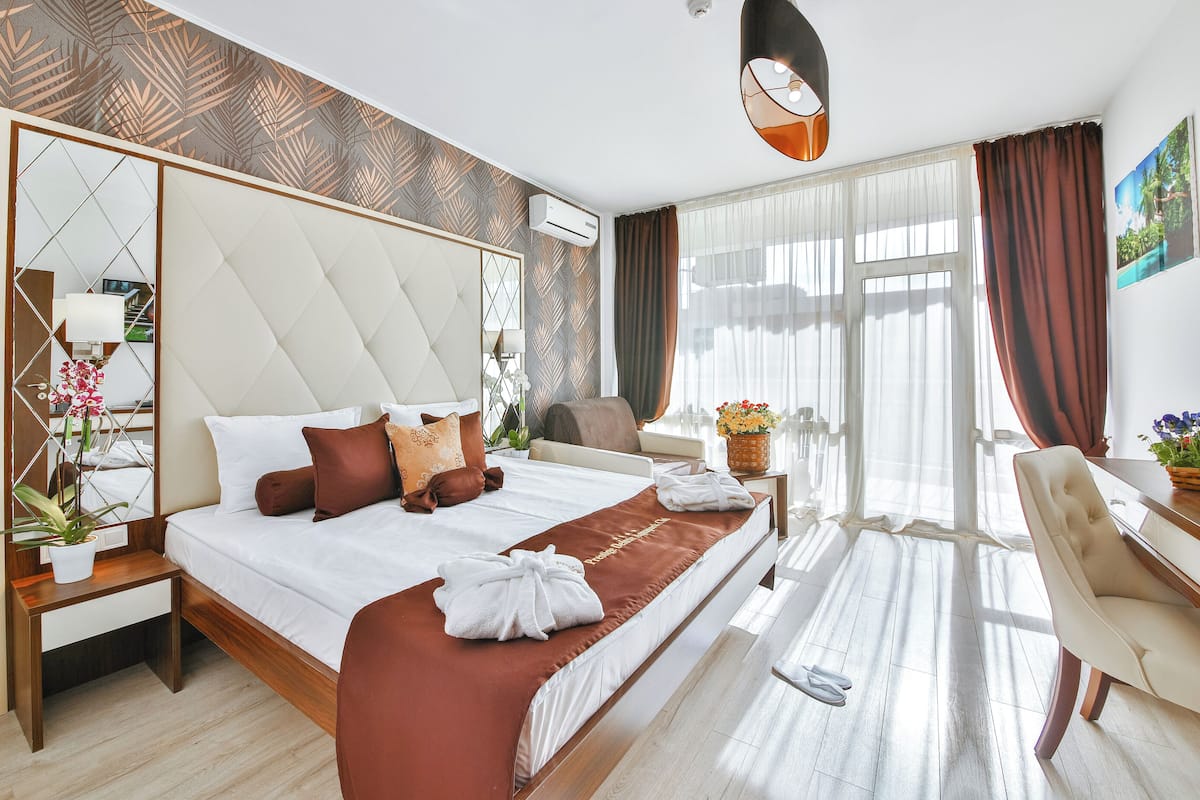 Appartement Familial, 2 chambres, balcon | Coffres-forts dans les chambres, bureau, rideaux occultants