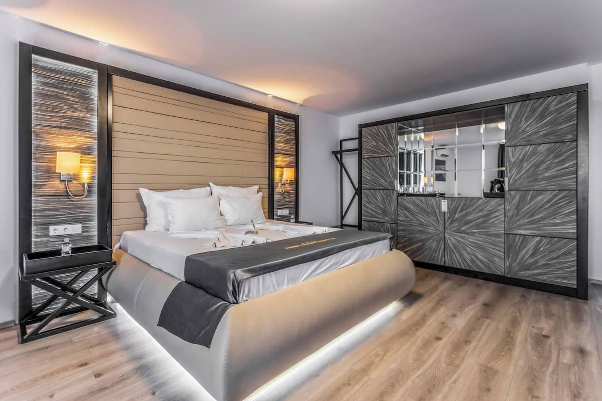 Chambre Premium | Coffres-forts dans les chambres, bureau, rideaux occultants