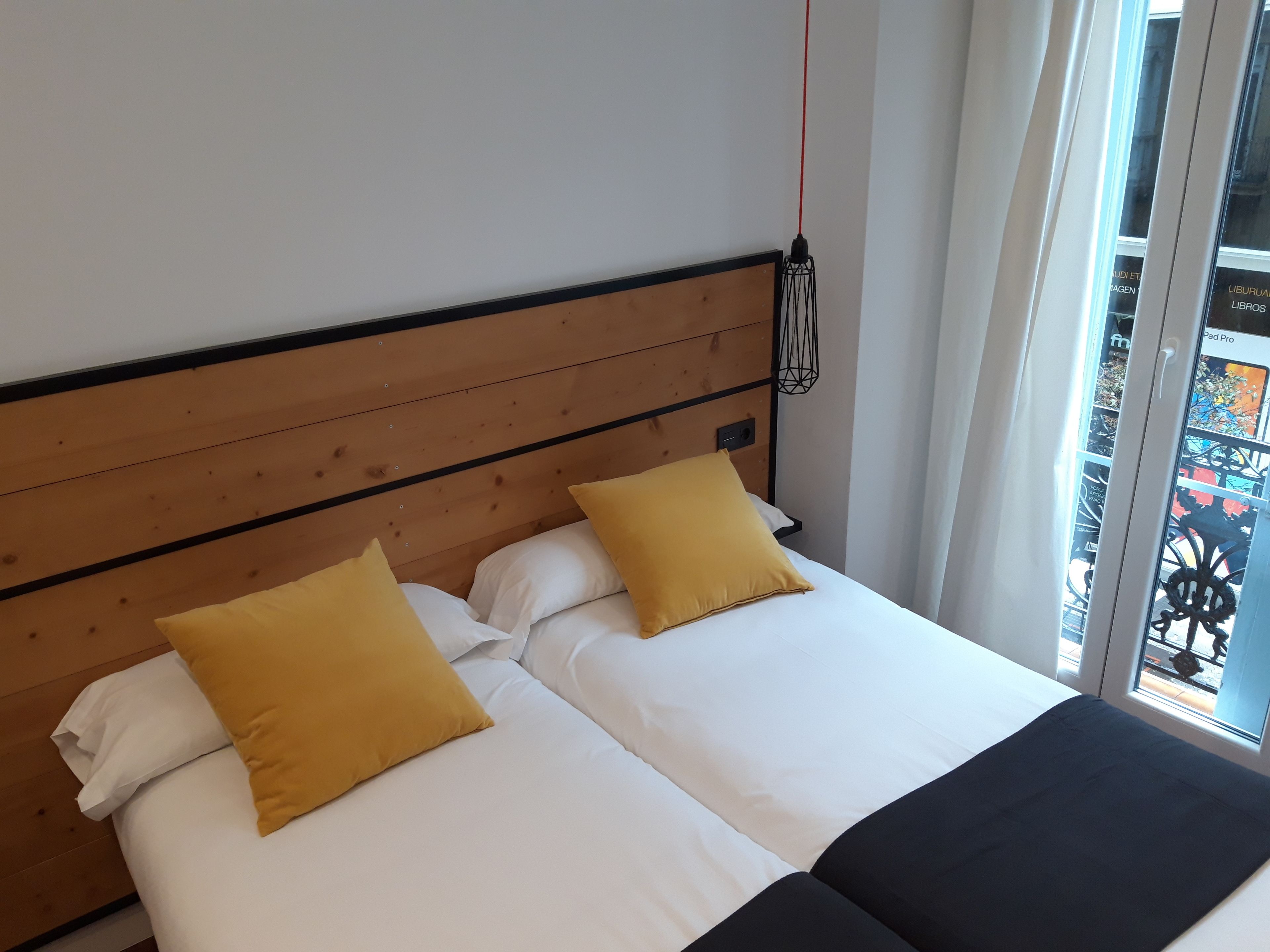 高級雙人房, 城市景觀, 海濱 | 羽絨被、書桌、熨斗/熨衣板、免費無線上網