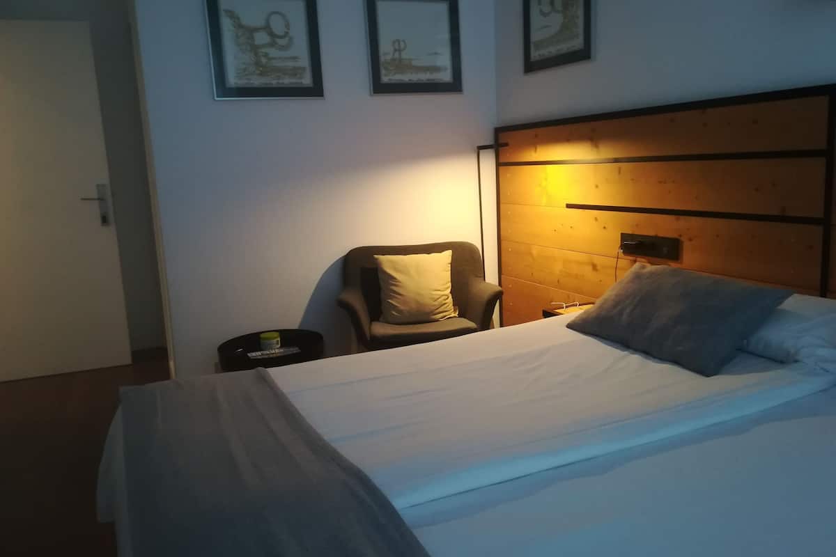 Kamar Double atau Twin Deluks, balkon | Selimut bulu angsa, meja kerja, setrika/meja setrika, dan Wi-Fi gratis