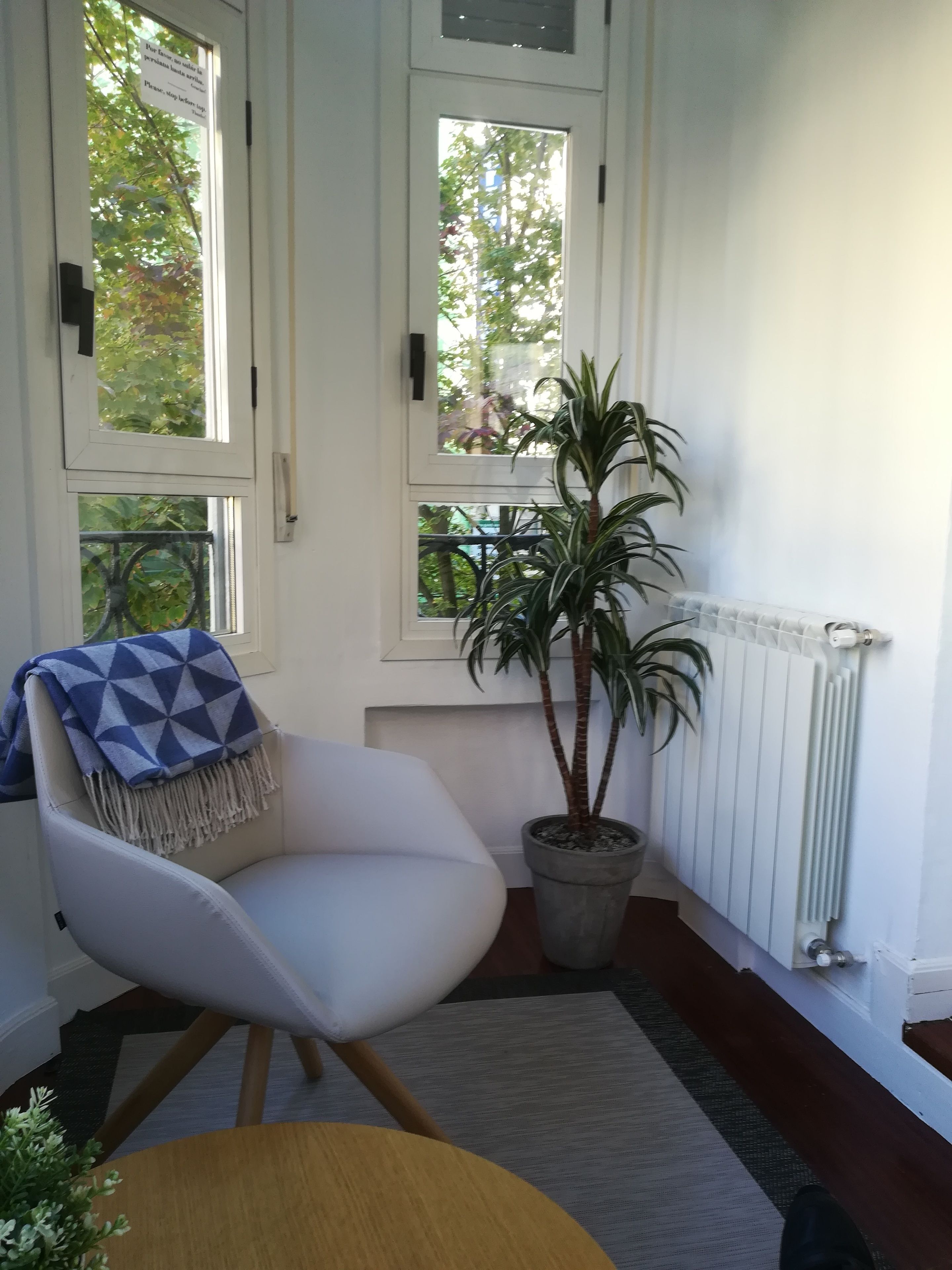 Superior Double Room, City View, Beachside | Living area | Flat-screen TV