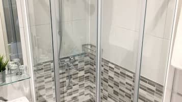 Ducha del cuarto de baño