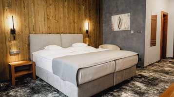 Kahden hengen comfort-huone | Allergiatestatut vuodevaatteet, Select Comfort -patjalliset sängyt