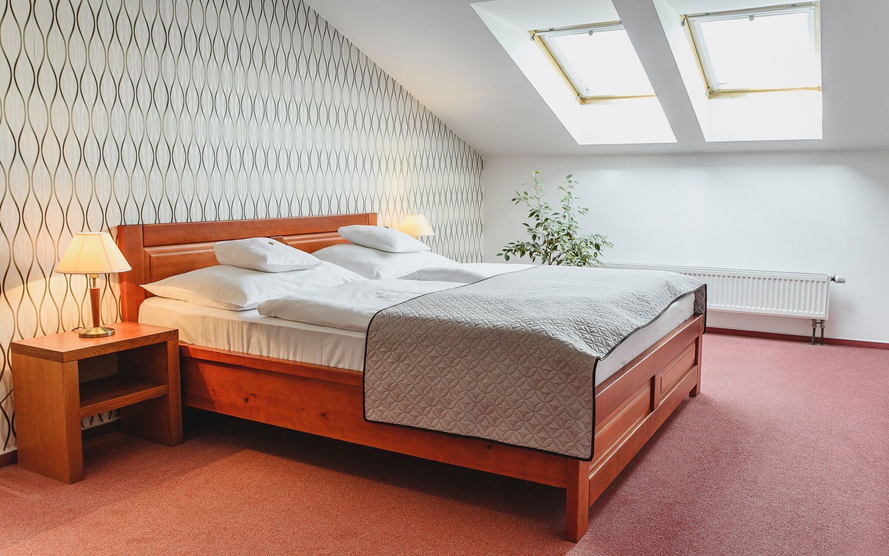 Hypo-allergenic bedding, Select Comfort beds, minibar, in-room safe