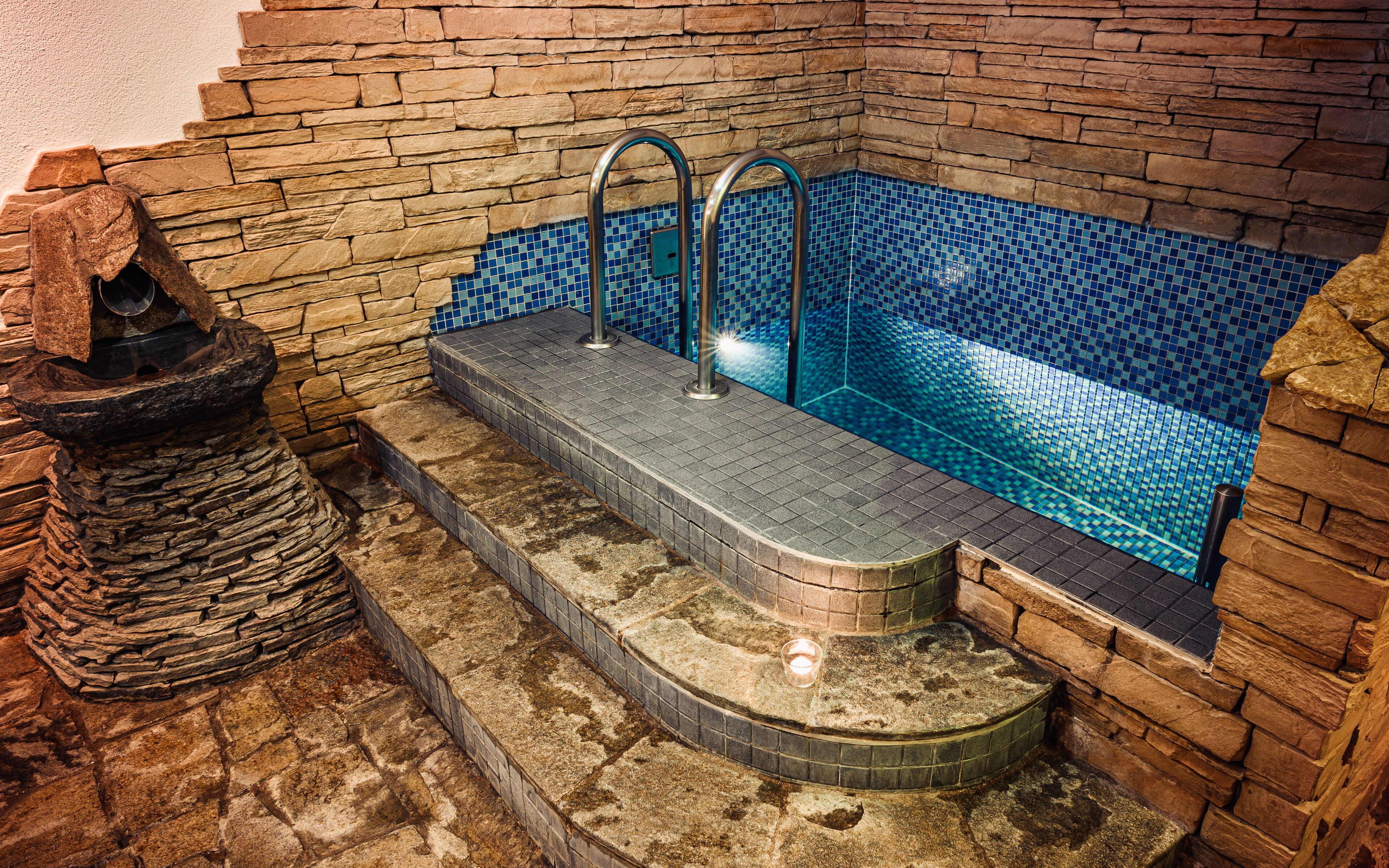 body treatments, hot stone massages, deep-tissue massages, thai massages