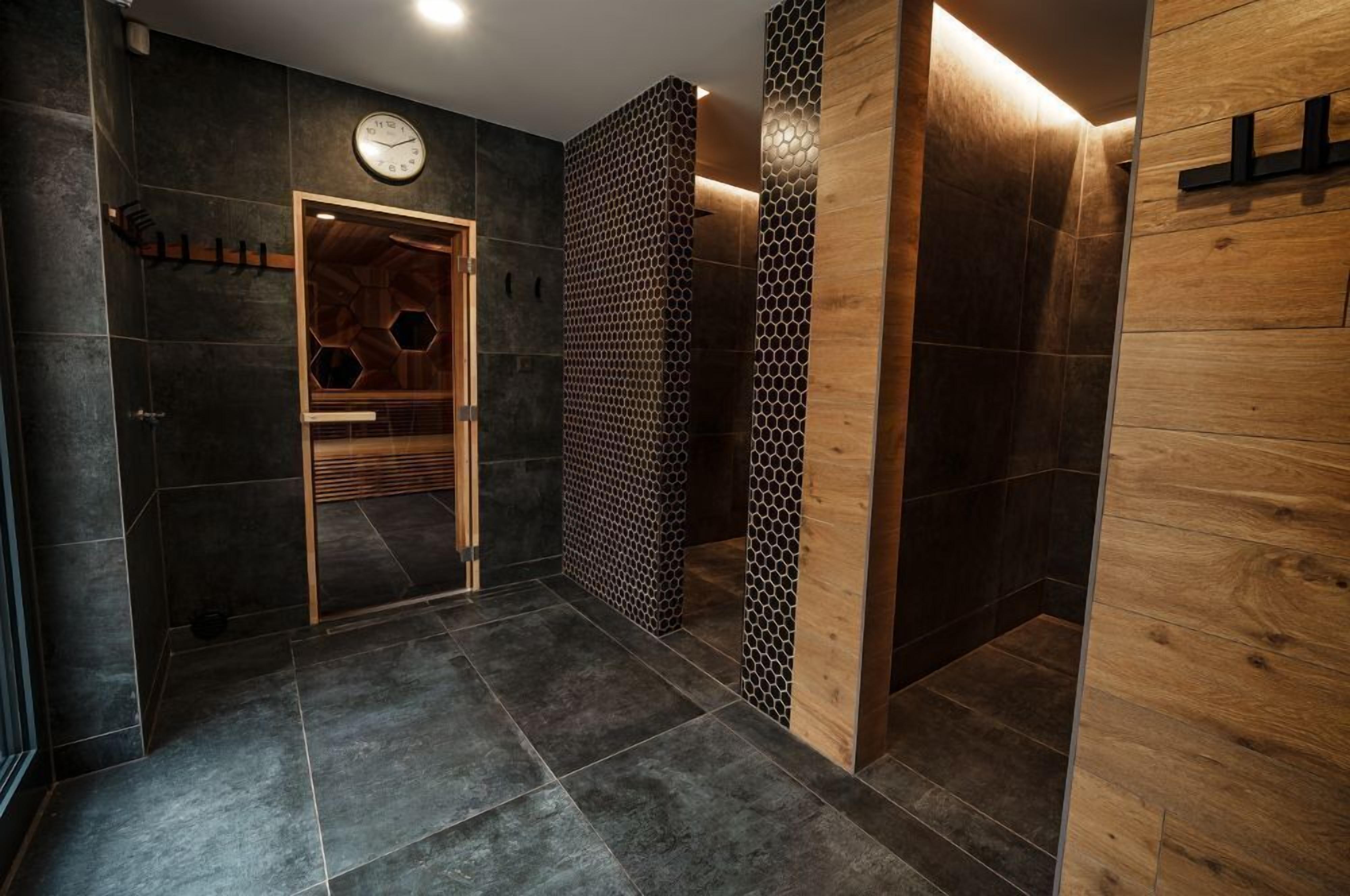 body treatments, hot stone massages, deep-tissue massages, thai massages