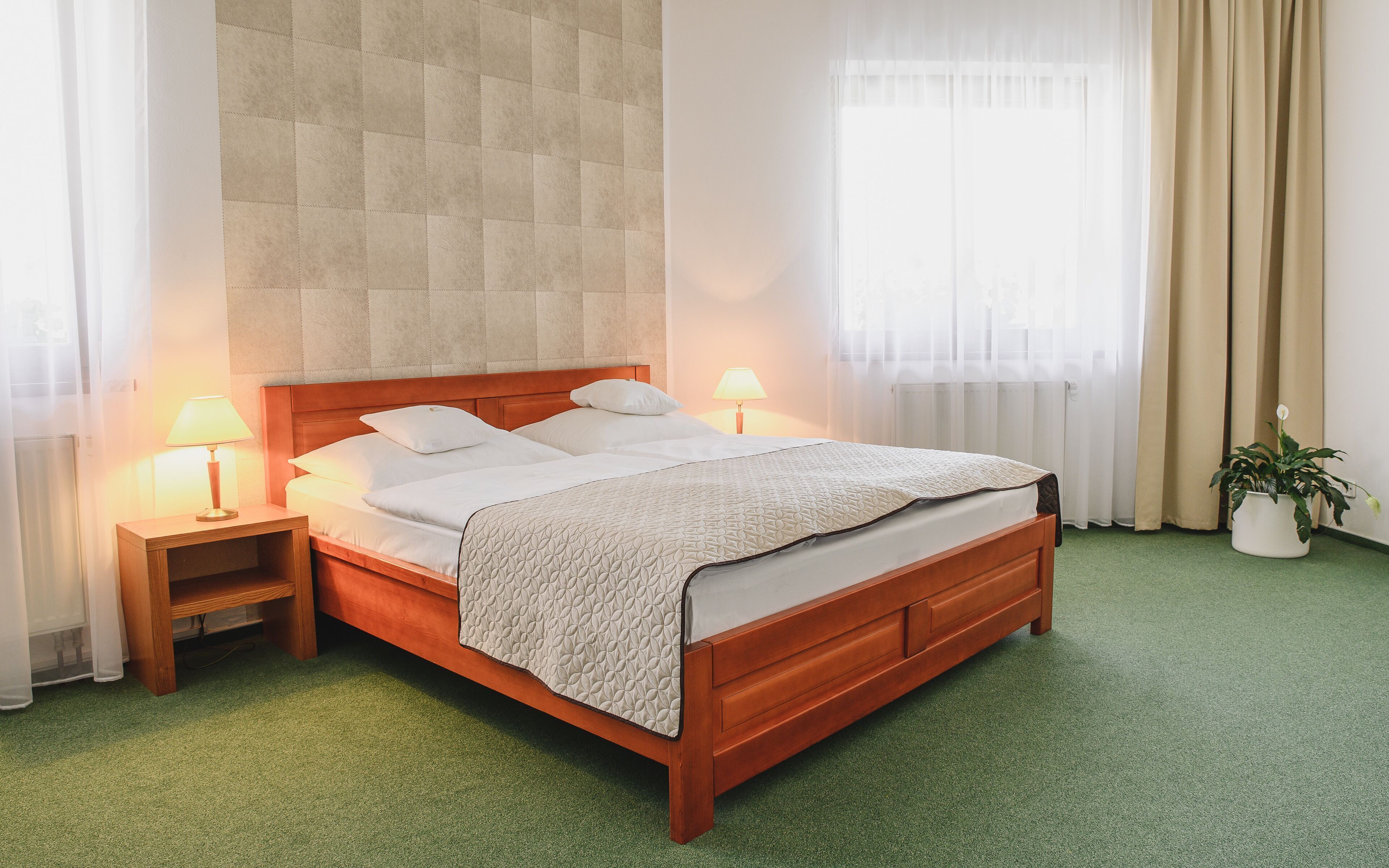 Hypo-allergenic bedding, Select Comfort beds, minibar, in-room safe