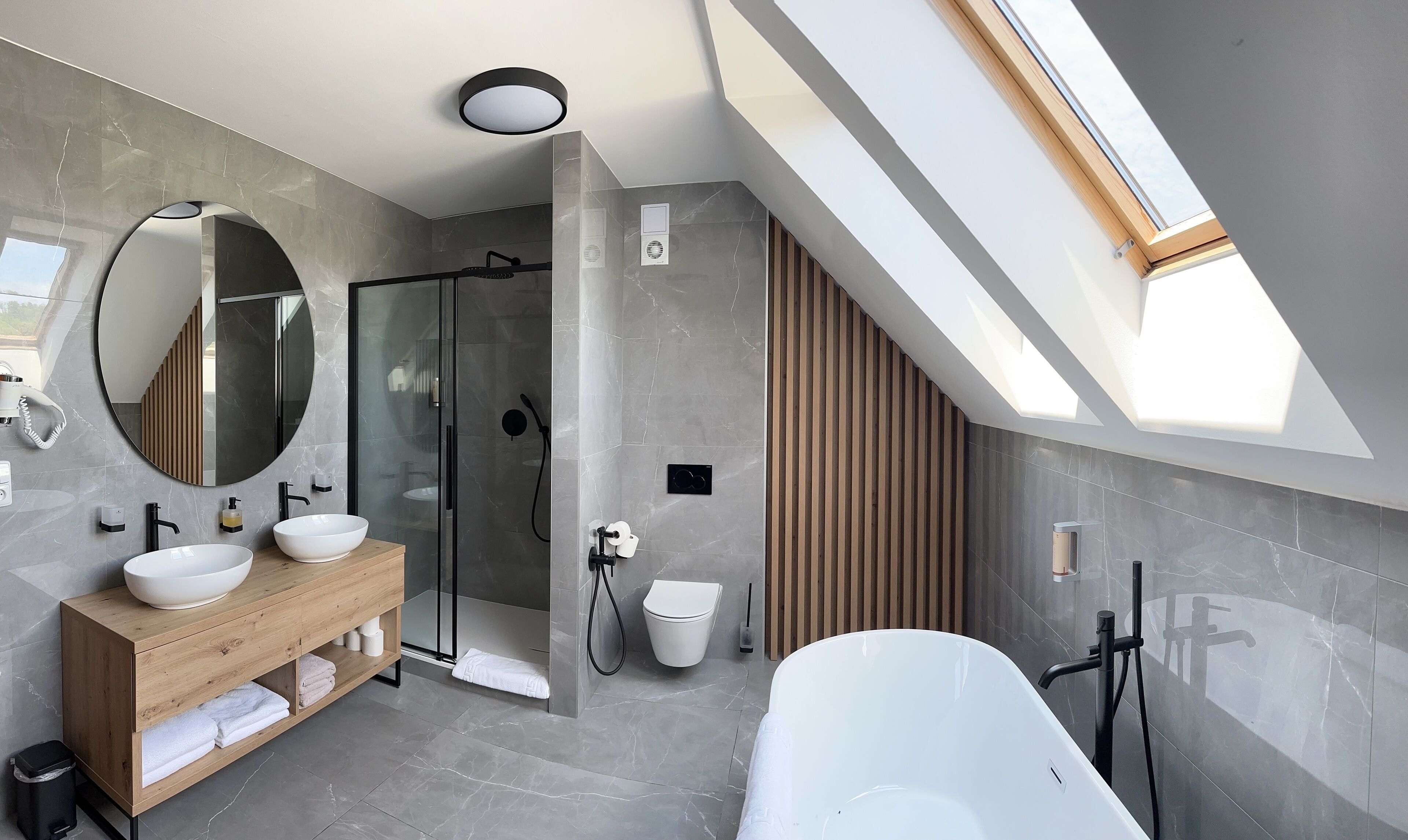 exclusive suite, 3 bedrooms | bathroom | designer toiletries, hair dryer, bathrobes, slippers