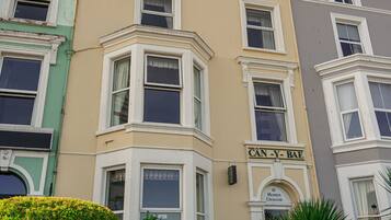 Fassade der Unterkunft – Abend/Nacht